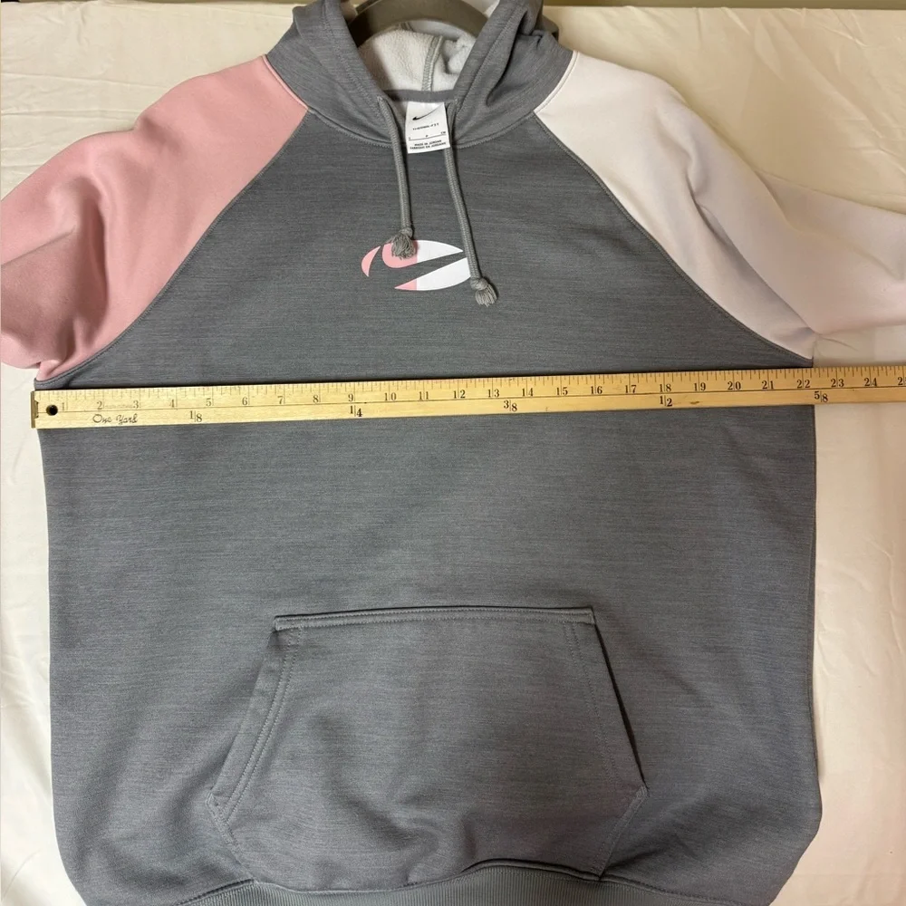 Nike Therma- Fit pullover preloved size S P Ch runs‎ big Women’s size